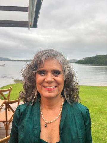 Débora Peres Menezes Débora Peres Menezes