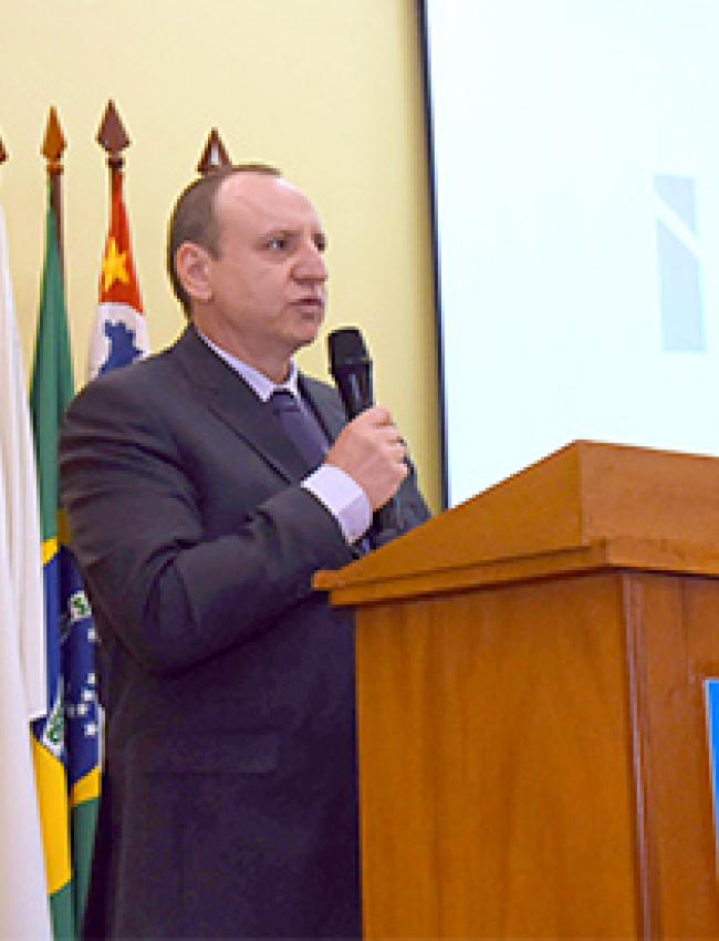 Claudio F. Tormena