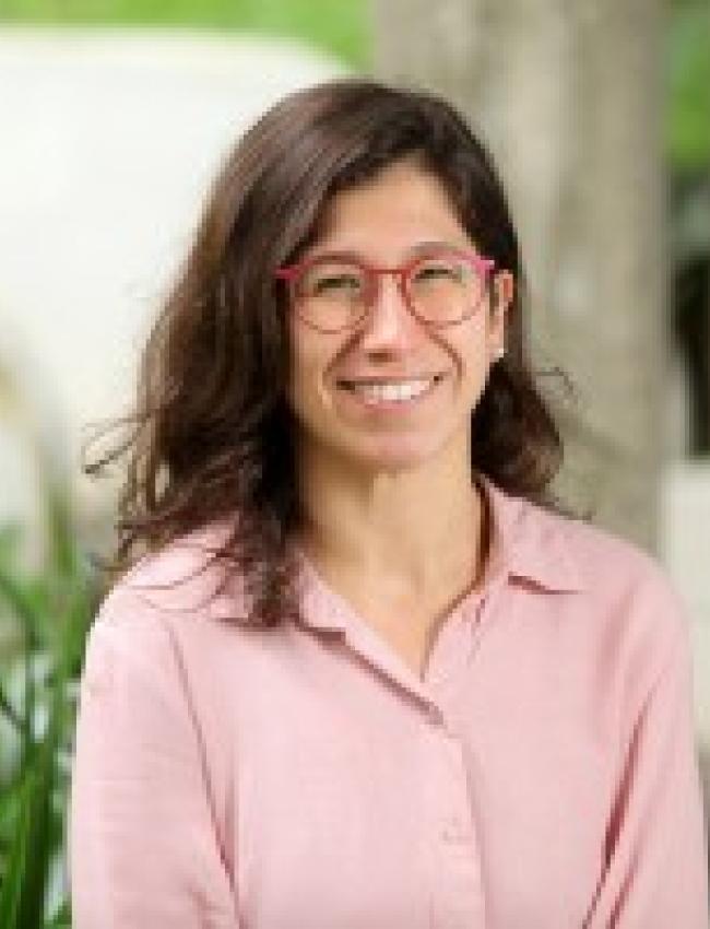 Juliana Siqueira-Gay